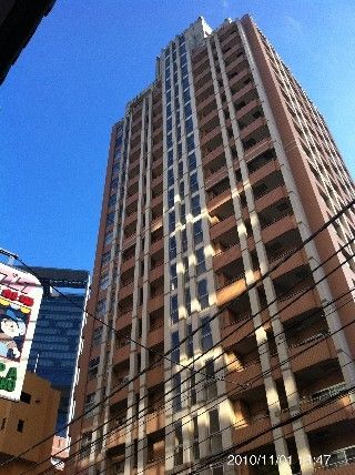 ファミール新宿グランスイートタワーの外観