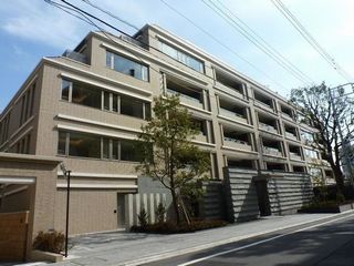 ＲＯＰＰＯＮＧＩ　ＰＬＡＣＩＤの外観