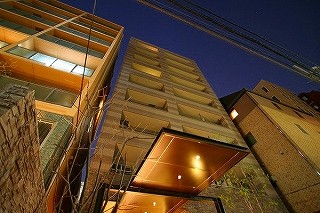パークアクシス青山骨董通りの外観