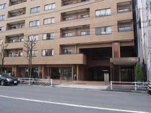 ドミール南青山の外観