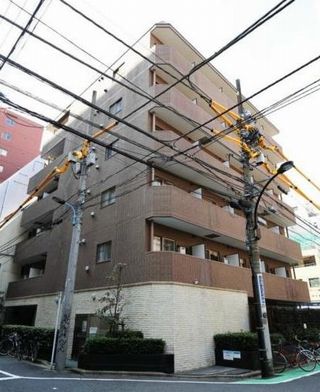 パレステュディオ新宿御苑前の外観