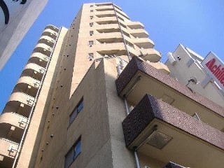 プレール・ドゥーク新宿御苑の外観