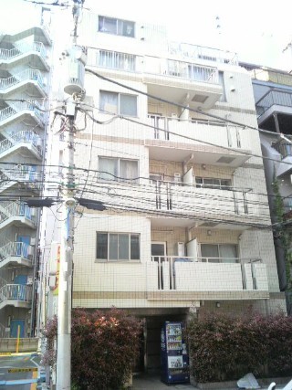 プレール・ドゥーク新宿曙橋の外観