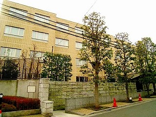 Ｏｍｏｔｅｓａｎｄｏ　Ｃｏｕｒｔの外観